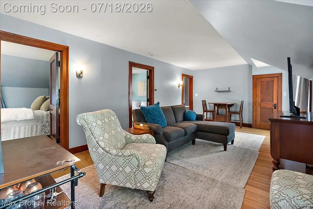 294 Lincoln Road Grosse Pointe City MI 48230