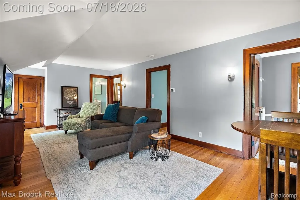 294 Lincoln Road Grosse Pointe City MI 48230