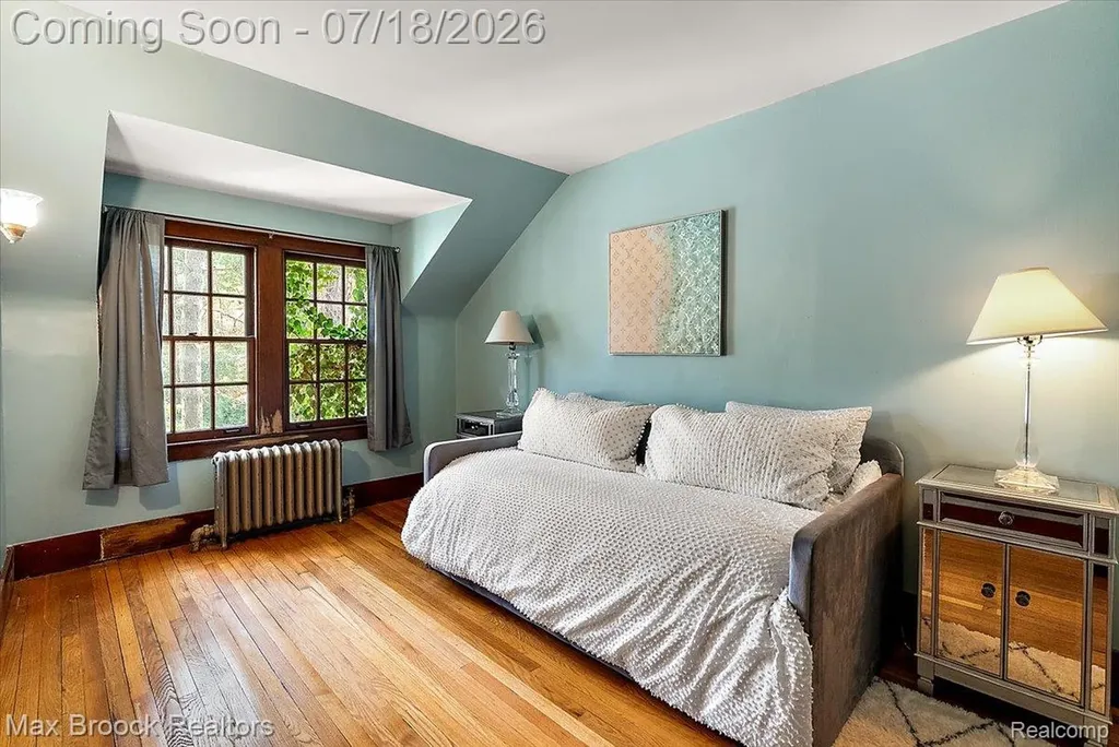 294 Lincoln Road Grosse Pointe City MI 48230