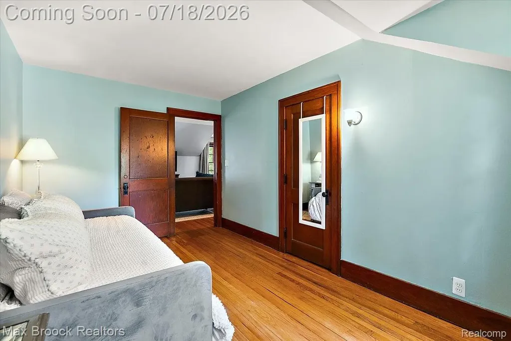 294 Lincoln Road Grosse Pointe City MI 48230