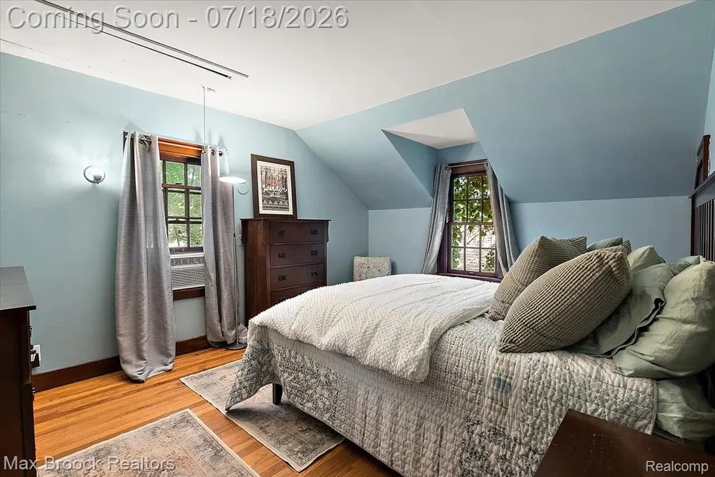 294 Lincoln Road Grosse Pointe City MI 48230