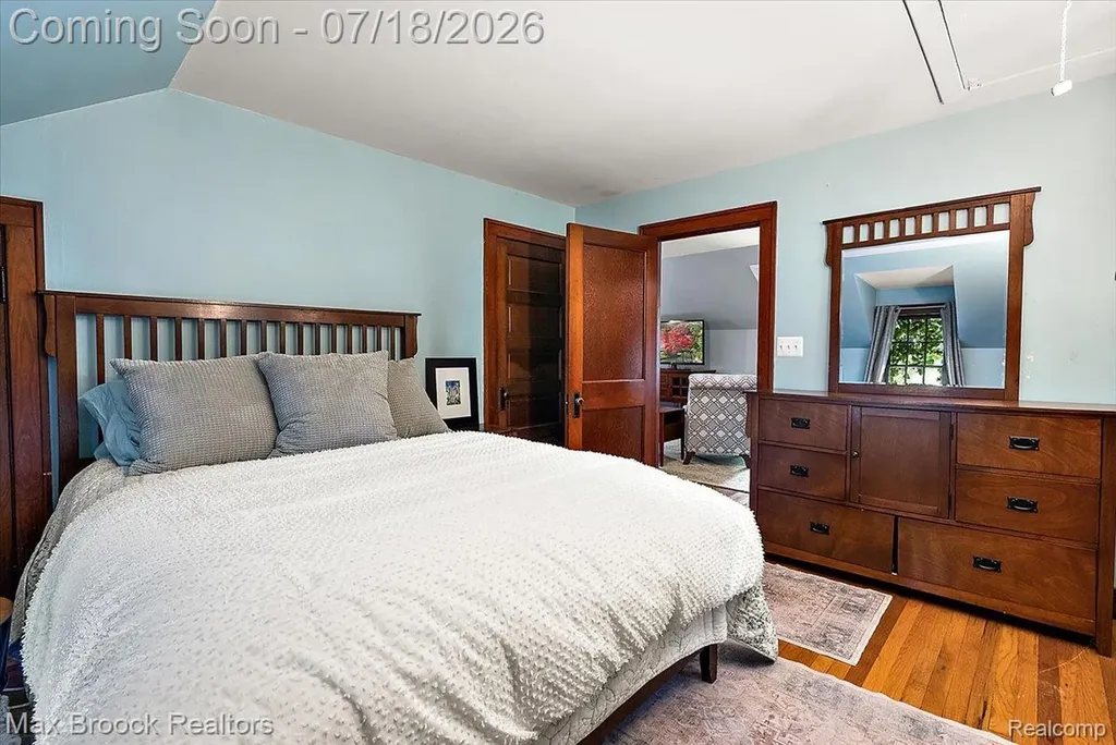 294 Lincoln Road Grosse Pointe City MI 48230
