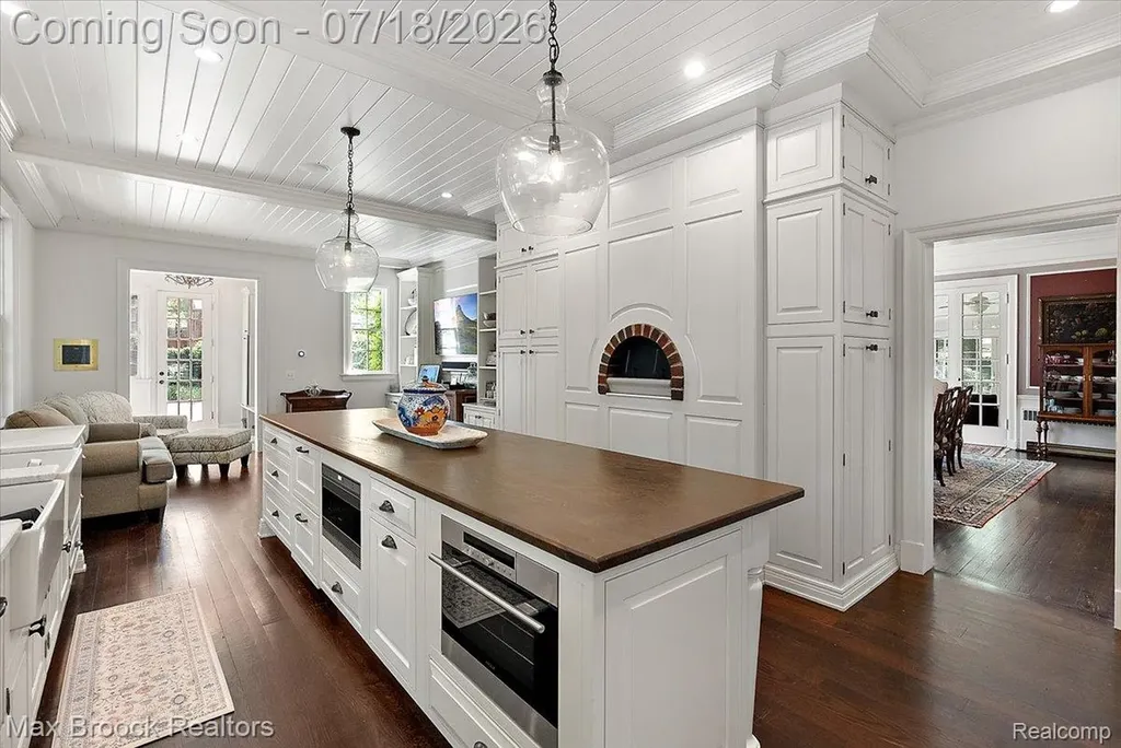 294 Lincoln Road Grosse Pointe City MI 48230