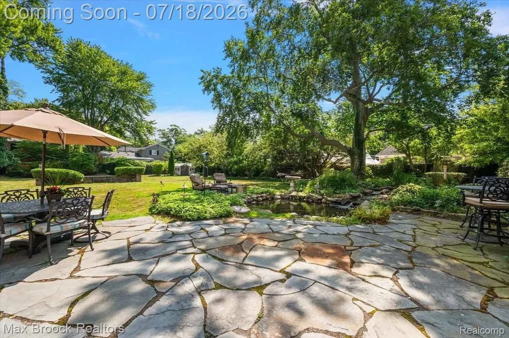 294 Lincoln Road Grosse Pointe City MI 48230