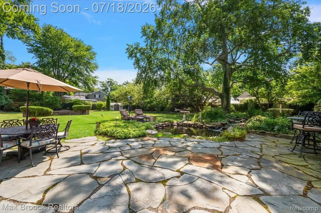 294 Lincoln Road Grosse Pointe City MI 48230
