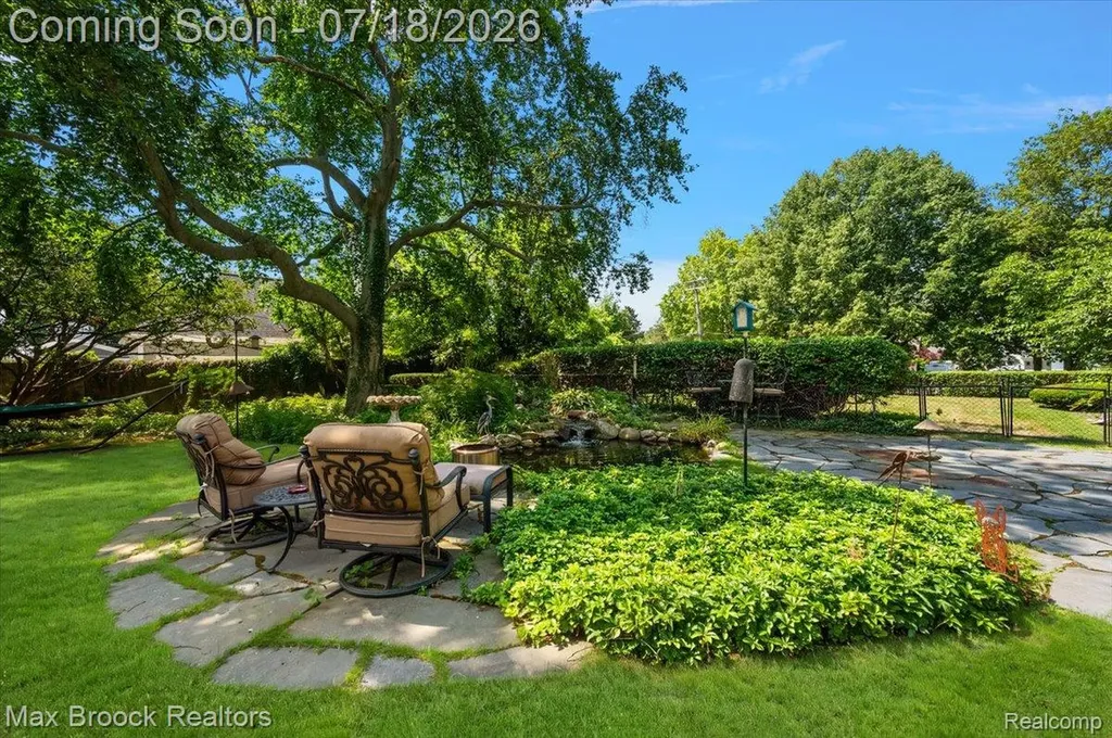 294 Lincoln Road Grosse Pointe City MI 48230