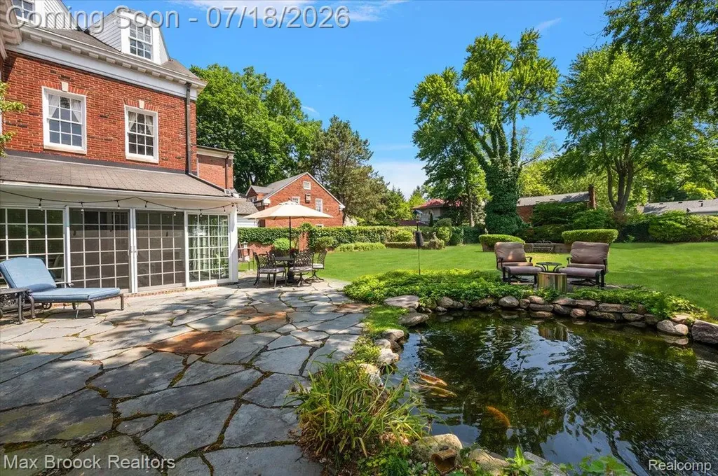 294 Lincoln Road Grosse Pointe City MI 48230