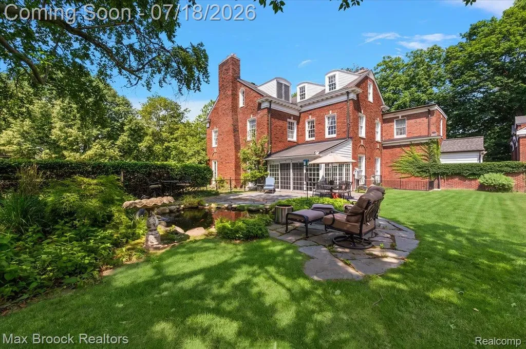 294 Lincoln Road Grosse Pointe City MI 48230