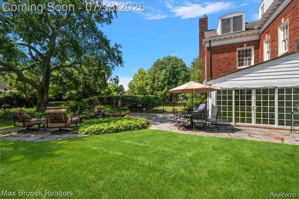 294 Lincoln Road Grosse Pointe City MI 48230