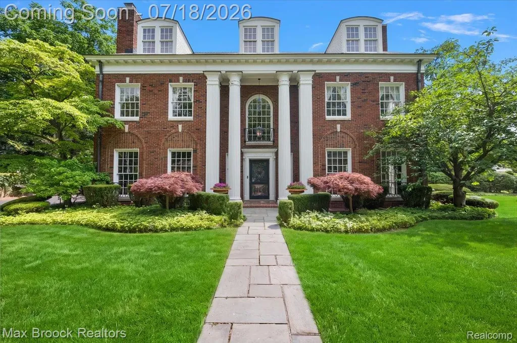 294 Lincoln Road Grosse Pointe City MI 48230