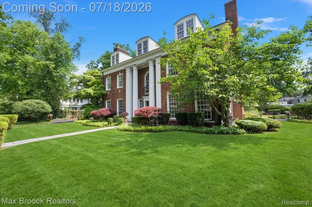 294 Lincoln Road Grosse Pointe City MI 48230