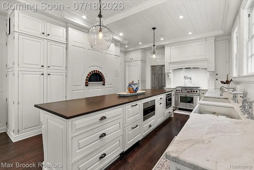 294 Lincoln Road Grosse Pointe City MI 48230
