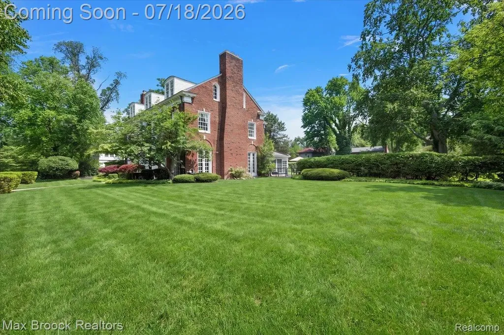 294 Lincoln Road Grosse Pointe City MI 48230