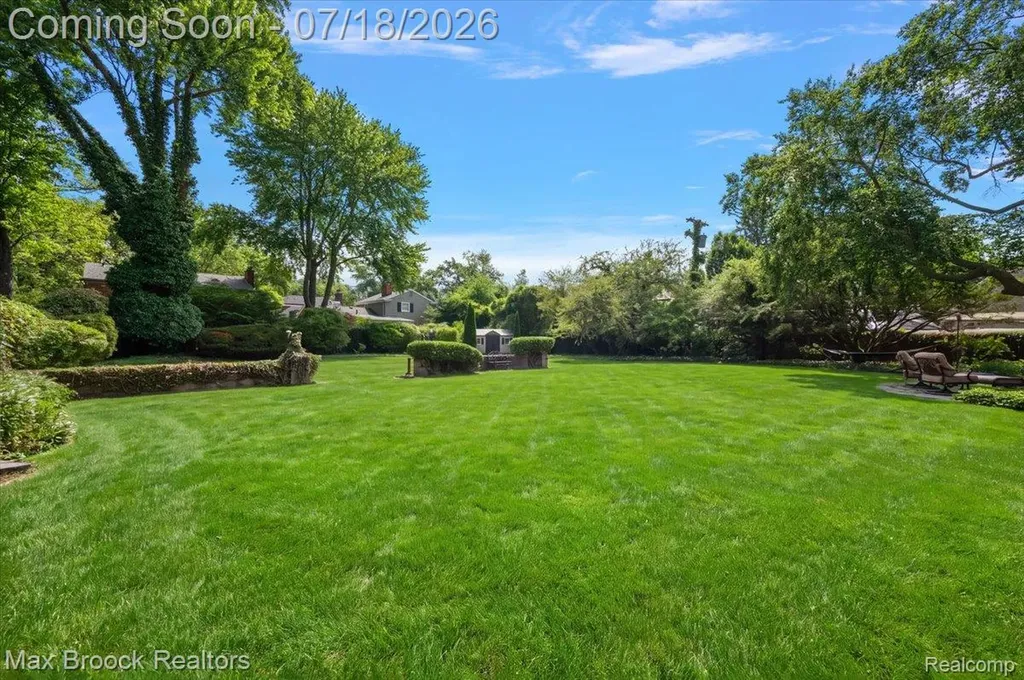 294 Lincoln Road Grosse Pointe City MI 48230