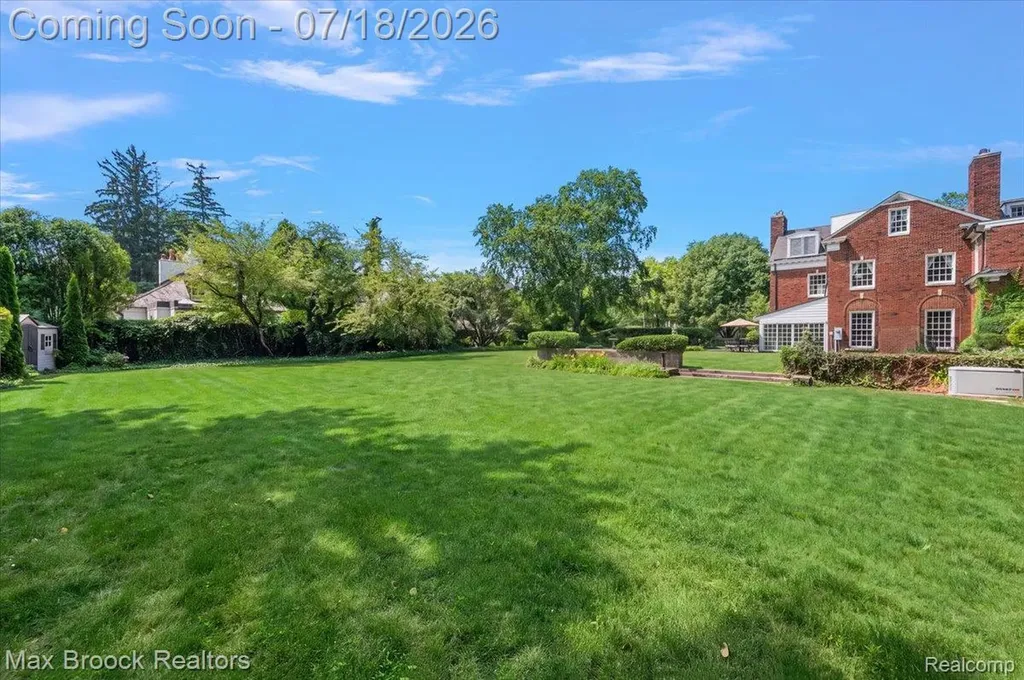 294 Lincoln Road Grosse Pointe City MI 48230