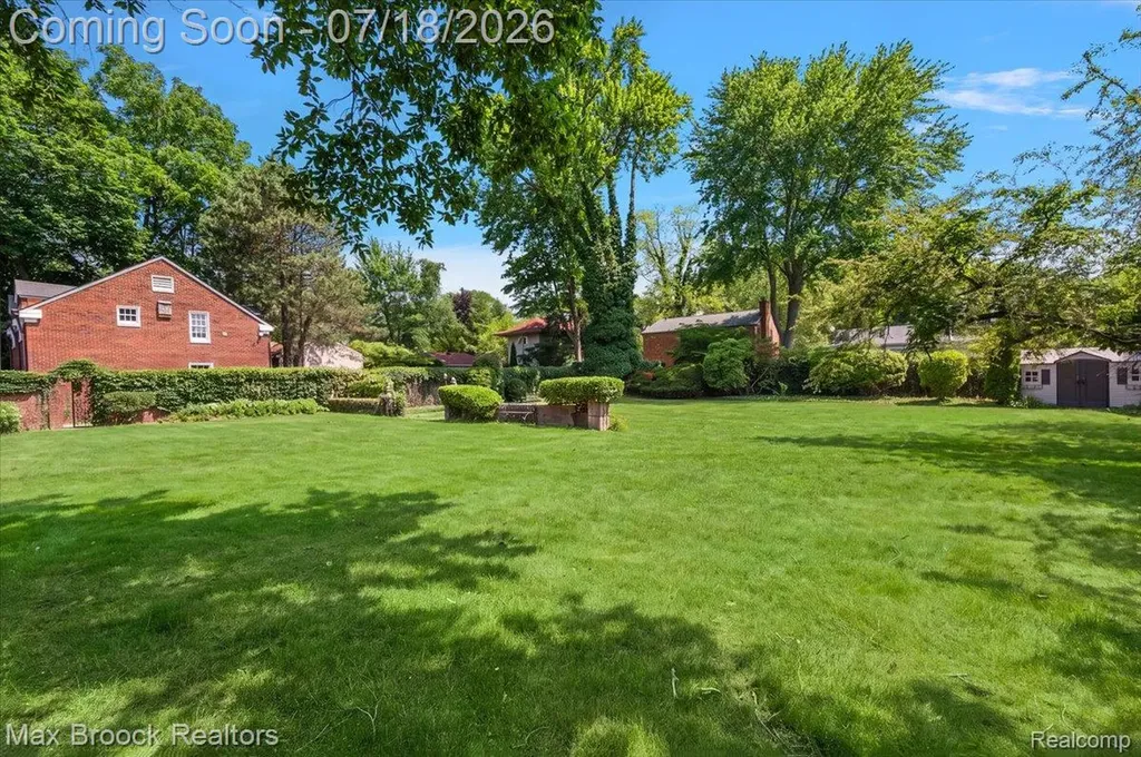 294 Lincoln Road Grosse Pointe City MI 48230