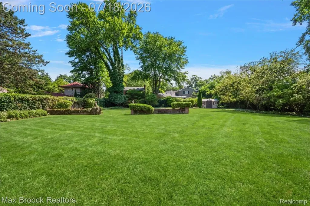 294 Lincoln Road Grosse Pointe City MI 48230