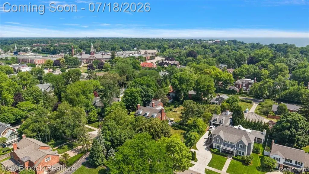 294 Lincoln Road Grosse Pointe City MI 48230
