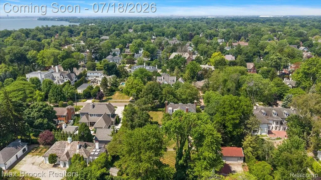 294 Lincoln Road Grosse Pointe City MI 48230