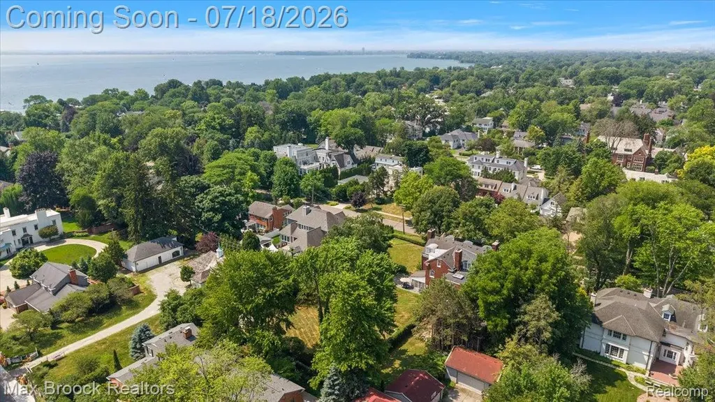294 Lincoln Road Grosse Pointe City MI 48230