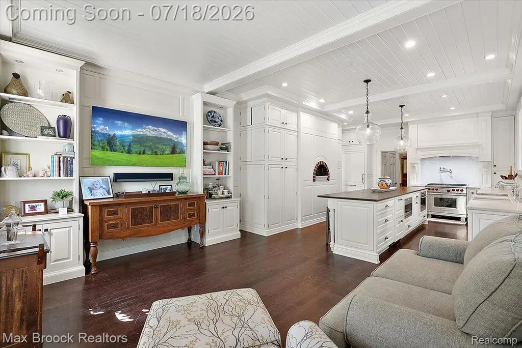 294 Lincoln Road Grosse Pointe City MI 48230