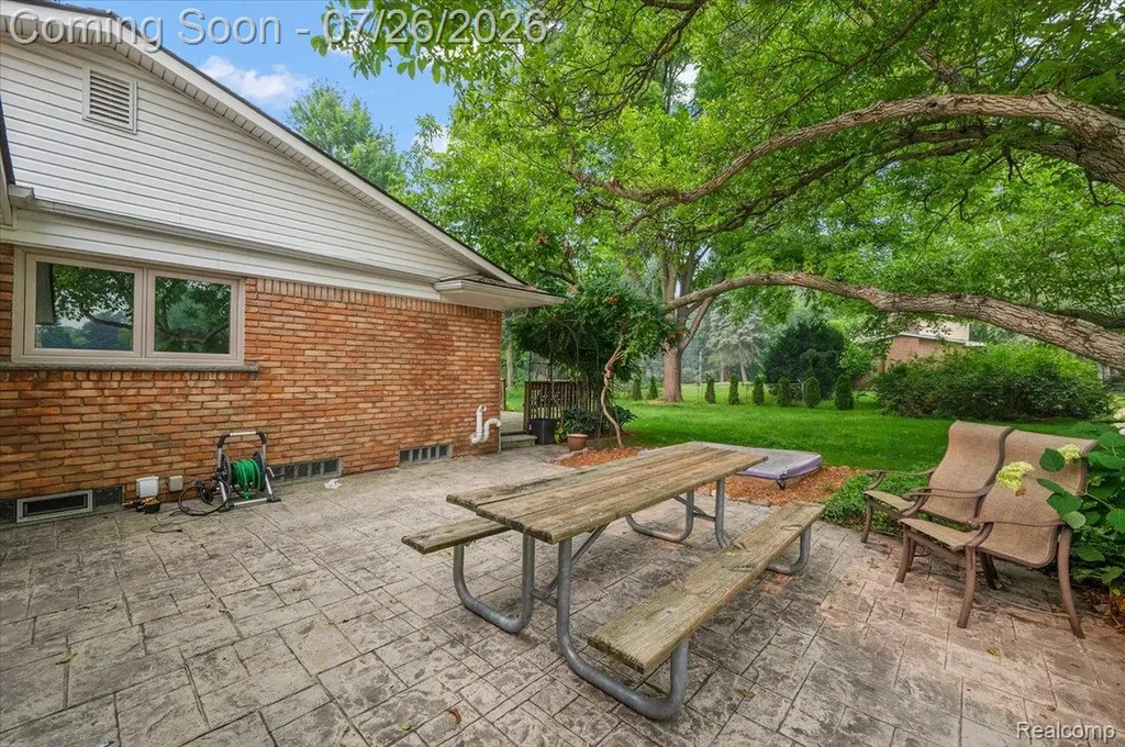 1506 Ledbury Drive Bloomfield Charter Township MI 48304
