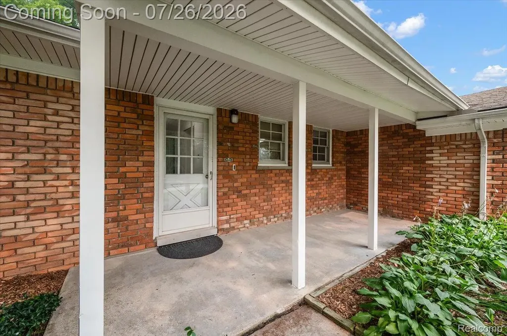 1506 Ledbury Drive Bloomfield Charter Township MI 48304