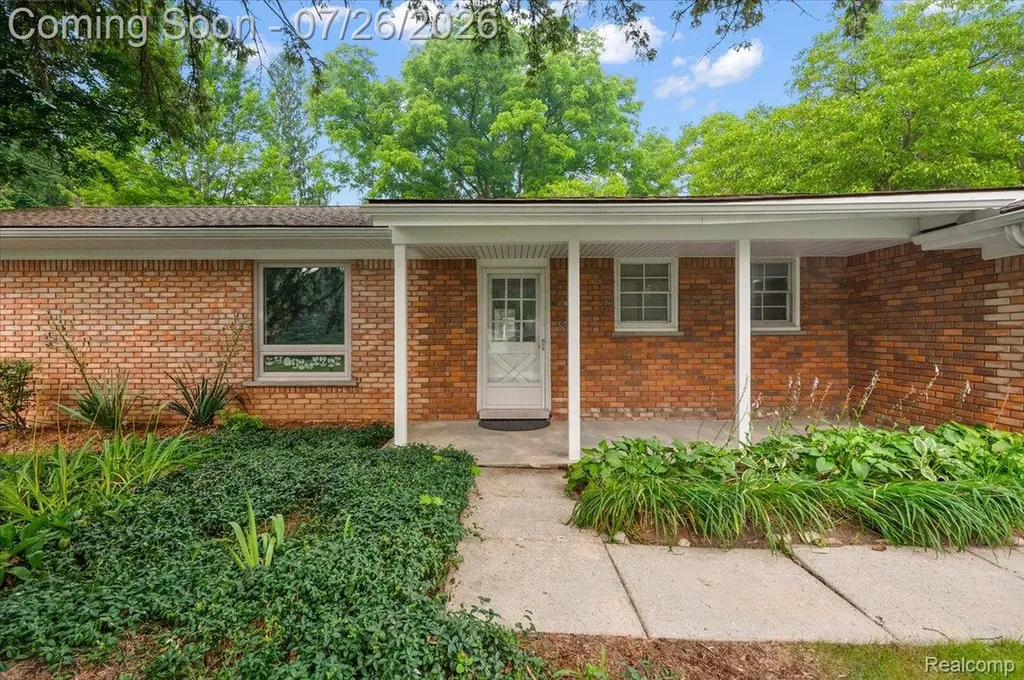 1506 Ledbury Drive Bloomfield Charter Township MI 48304