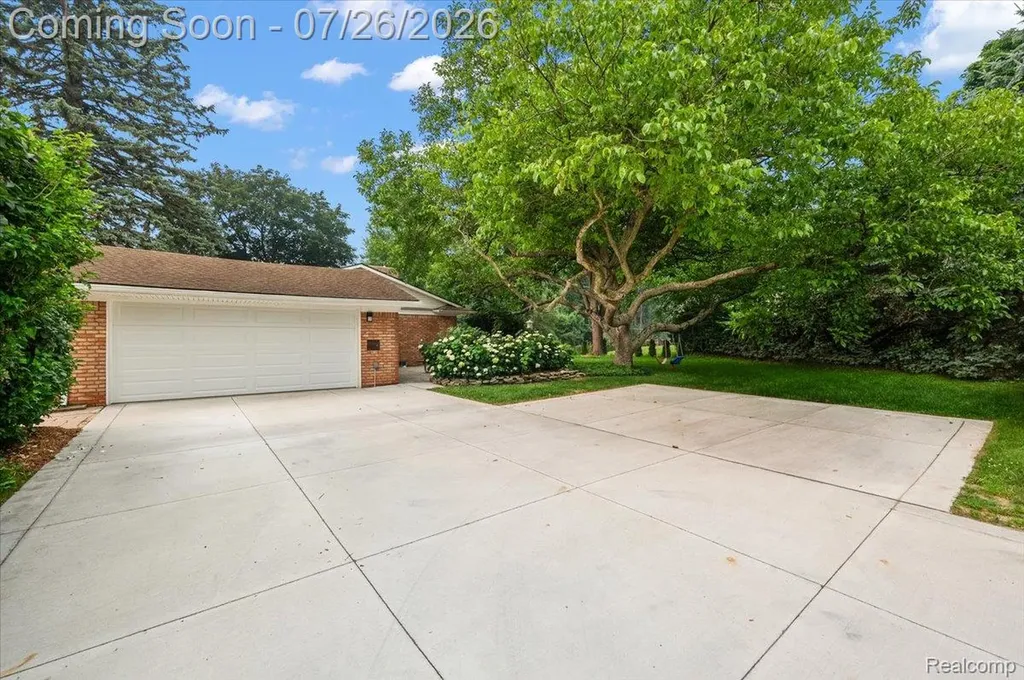 1506 Ledbury Drive Bloomfield Charter Township MI 48304