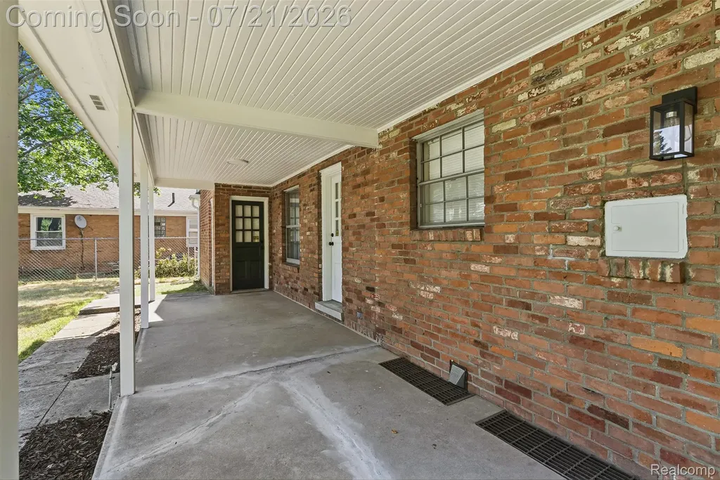 1815 E 2nd Street Flint City MI 48503