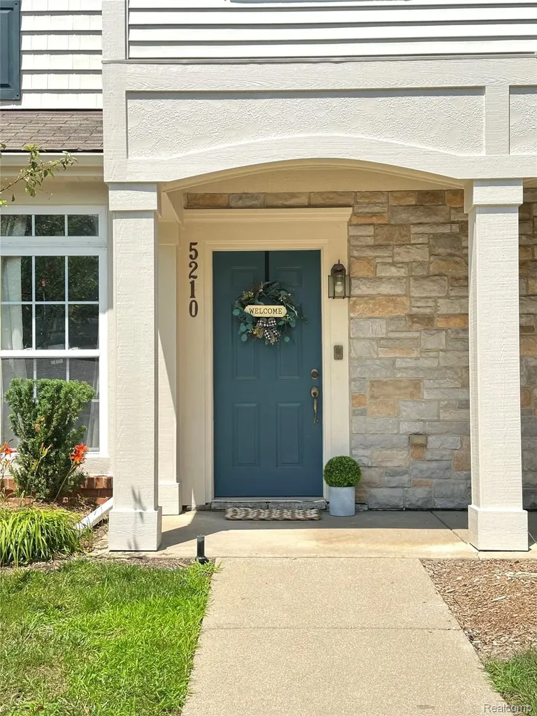 5210 Addington Drive Commerce Charter Township MI 48390