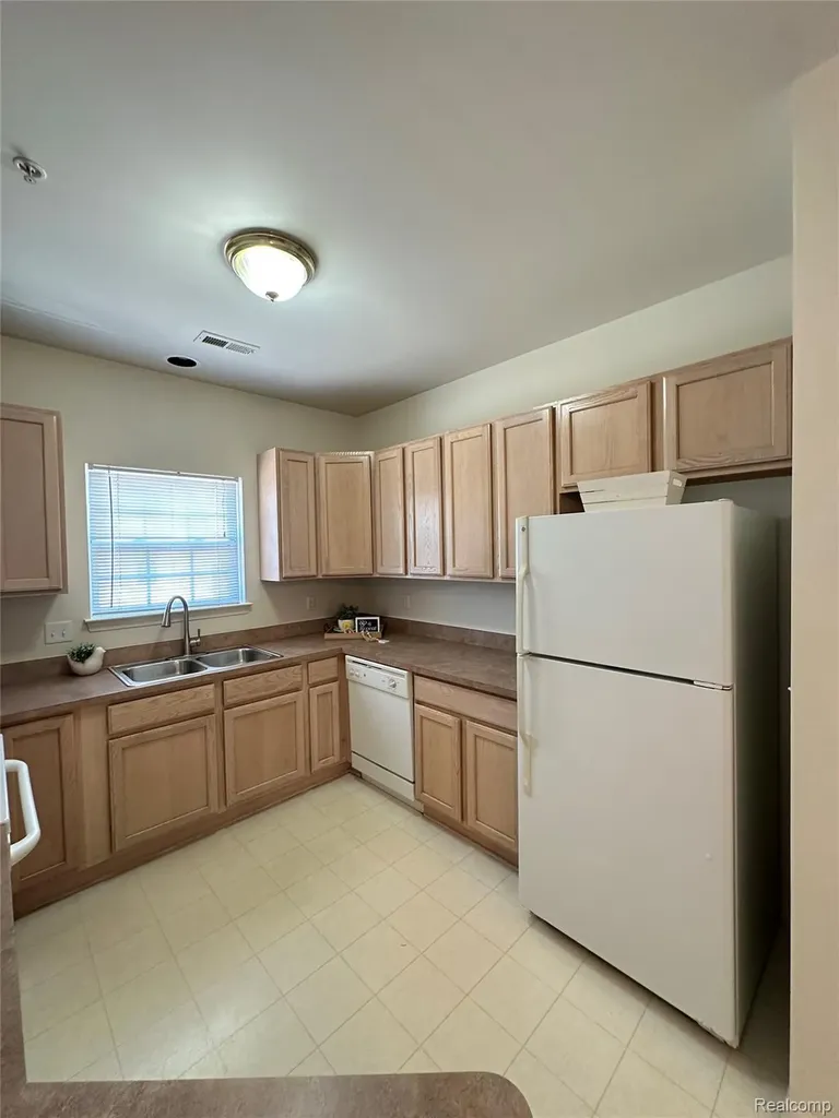 5210 Addington Drive Commerce Charter Township MI 48390
