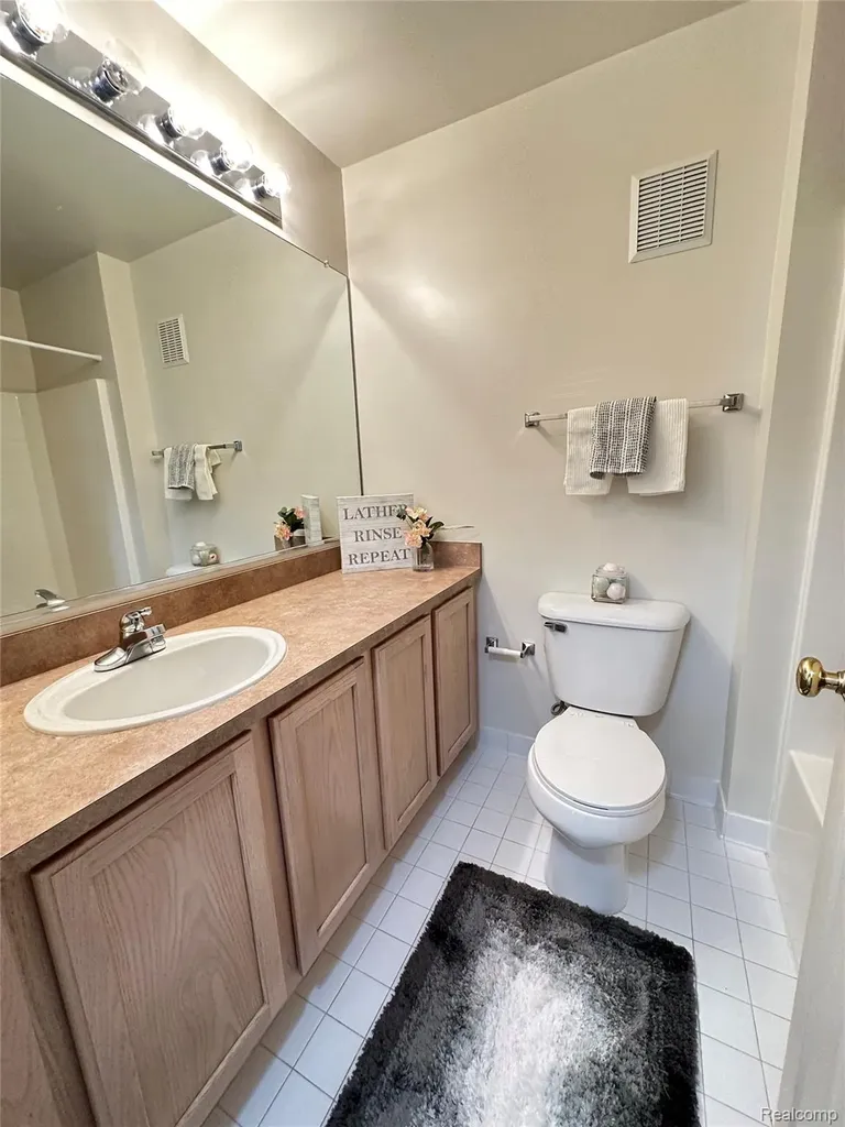 5210 Addington Drive Commerce Charter Township MI 48390