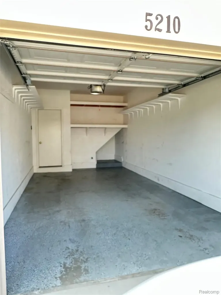 5210 Addington Drive Commerce Charter Township MI 48390