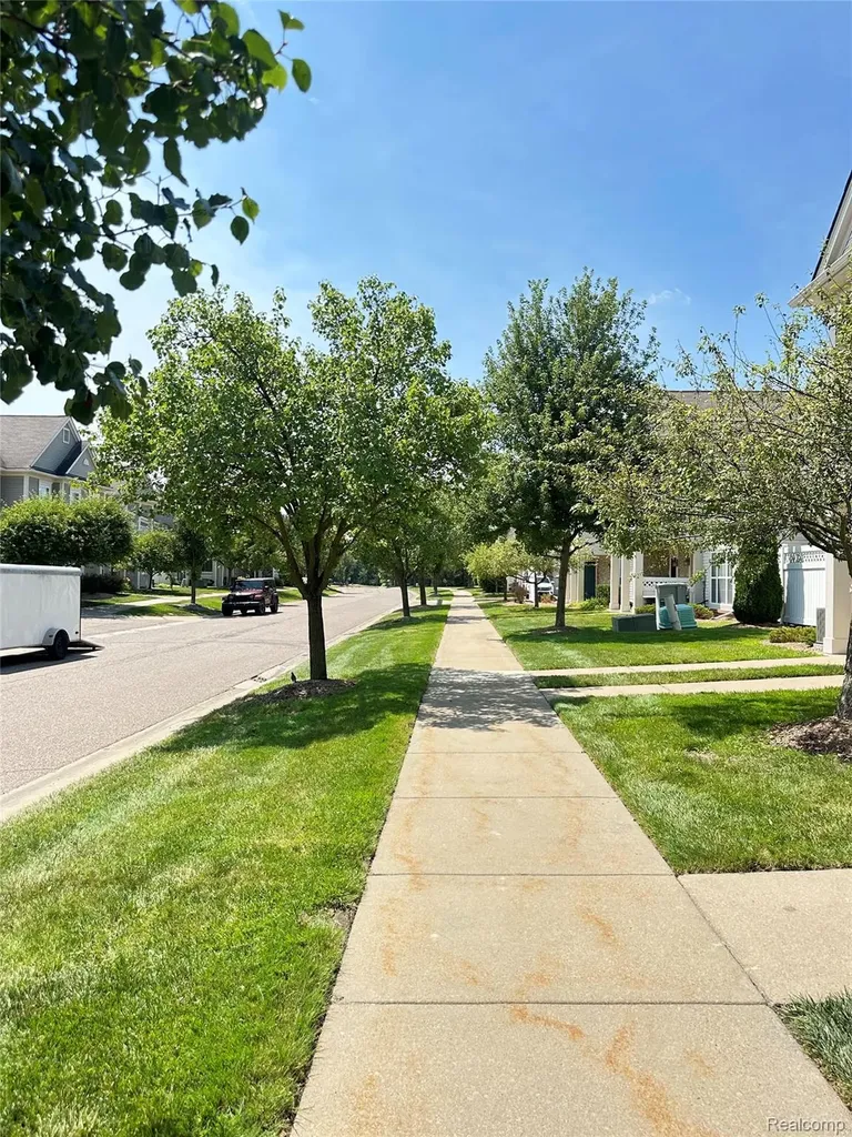 5210 Addington Drive Commerce Charter Township MI 48390