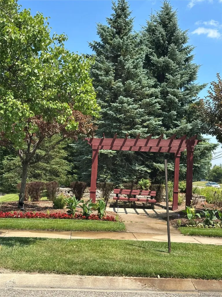 5210 Addington Drive Commerce Charter Township MI 48390