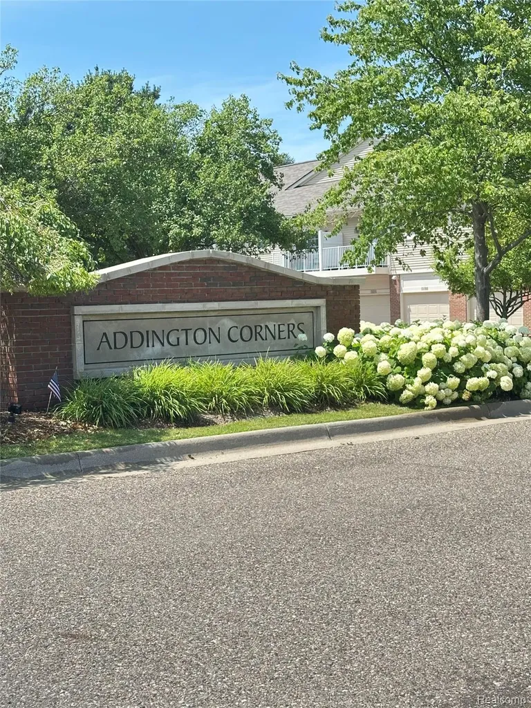 5210 Addington Drive Commerce Charter Township MI 48390