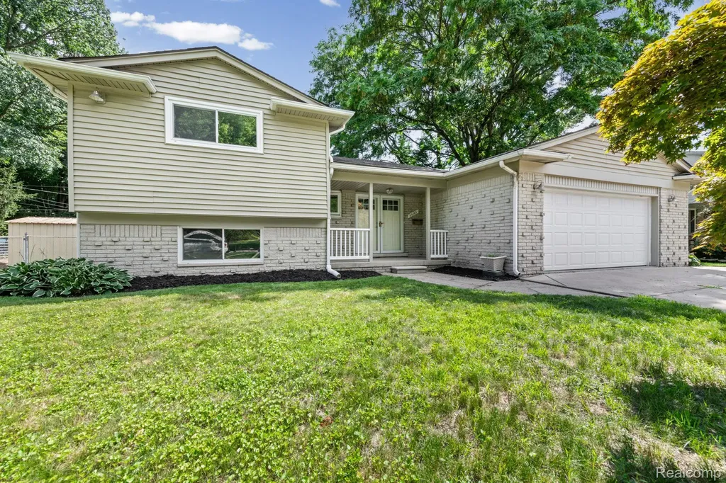 33165 Maplenut Street Farmington City MI 48336