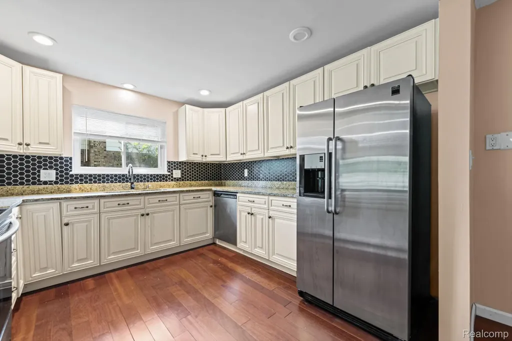 33165 Maplenut Street Farmington City MI 48336
