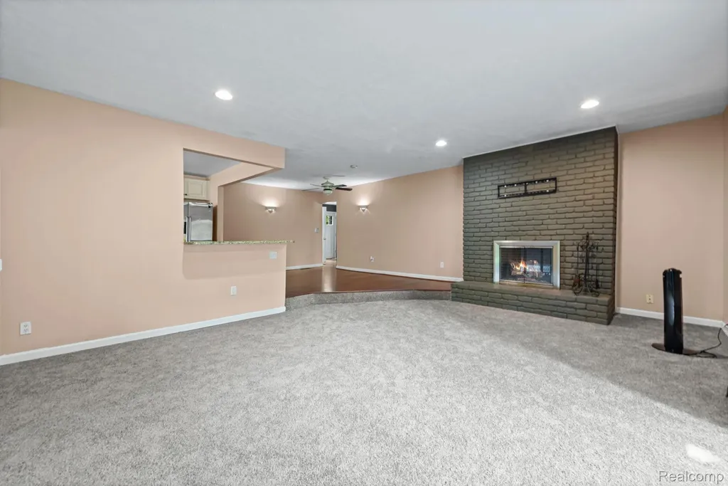 33165 Maplenut Street Farmington City MI 48336