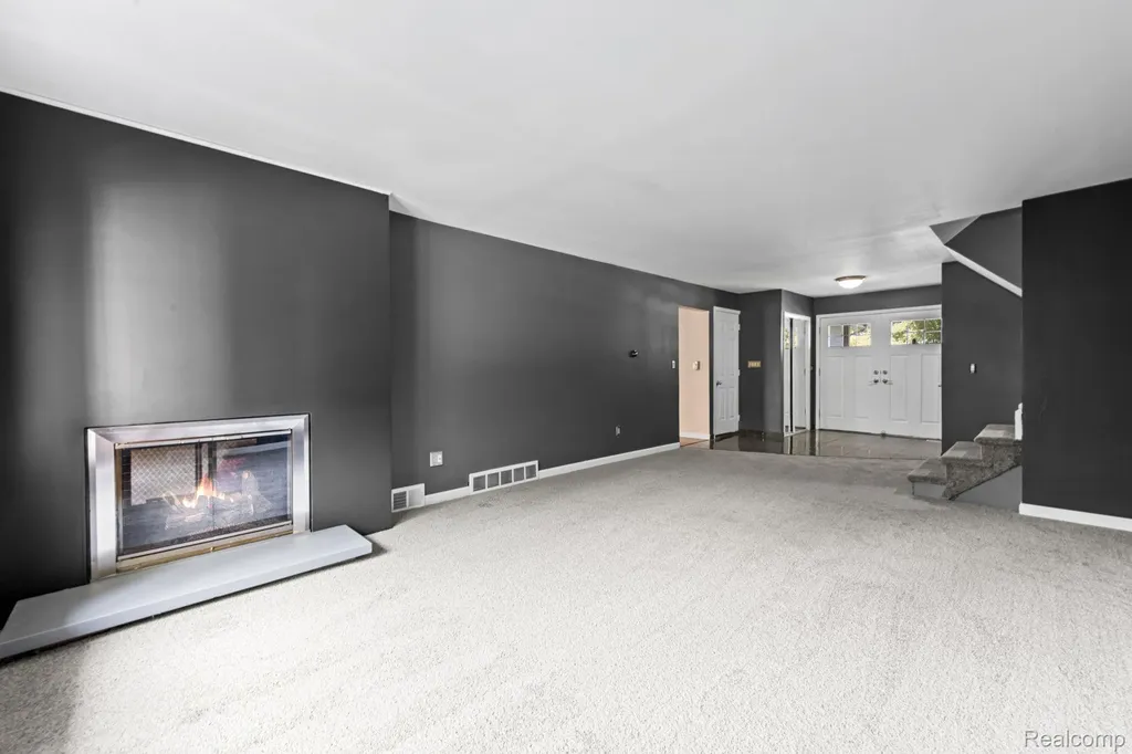 33165 Maplenut Street Farmington City MI 48336