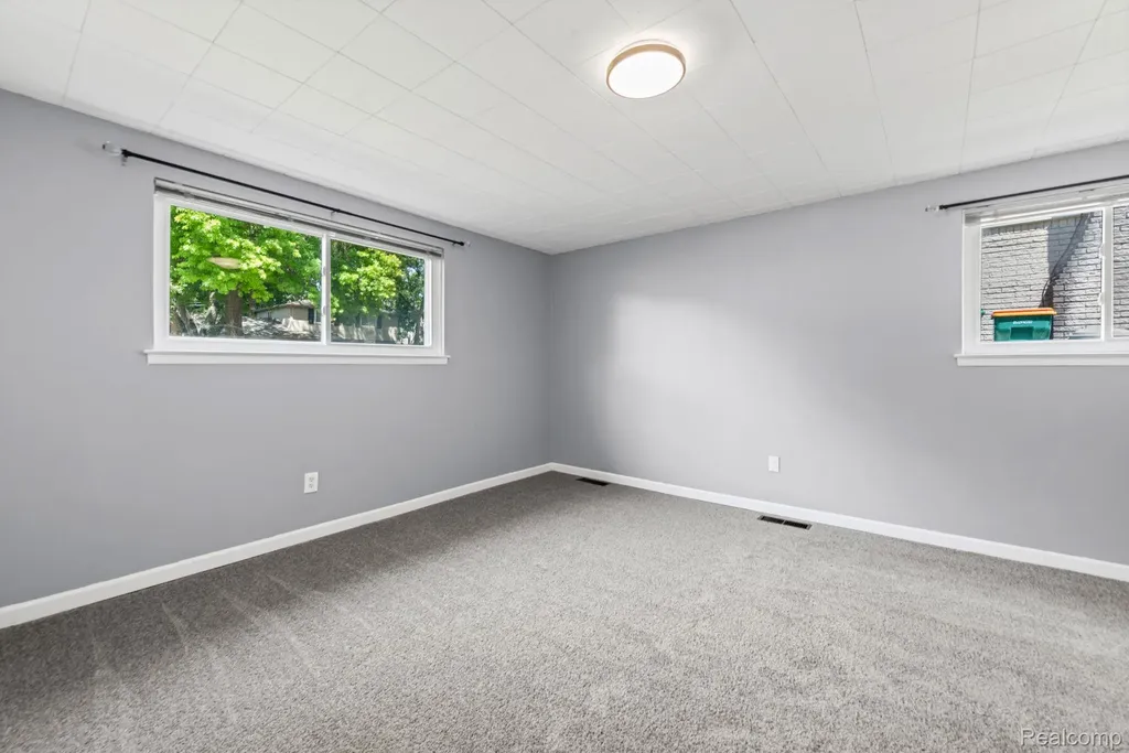 33165 Maplenut Street Farmington City MI 48336