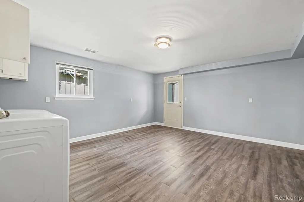 33165 Maplenut Street Farmington City MI 48336