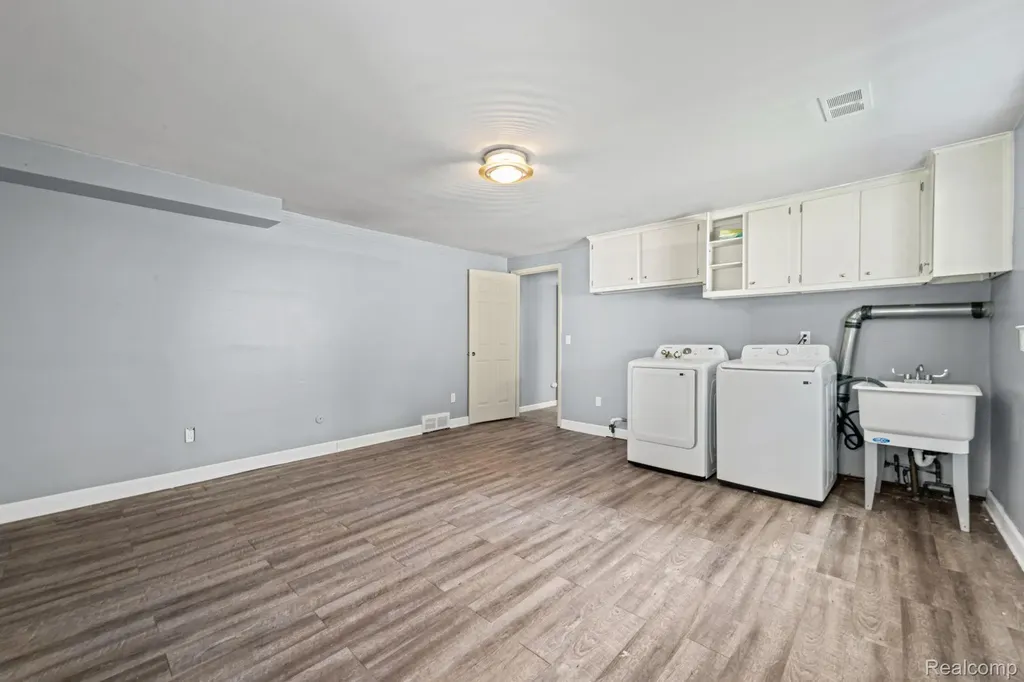 33165 Maplenut Street Farmington City MI 48336