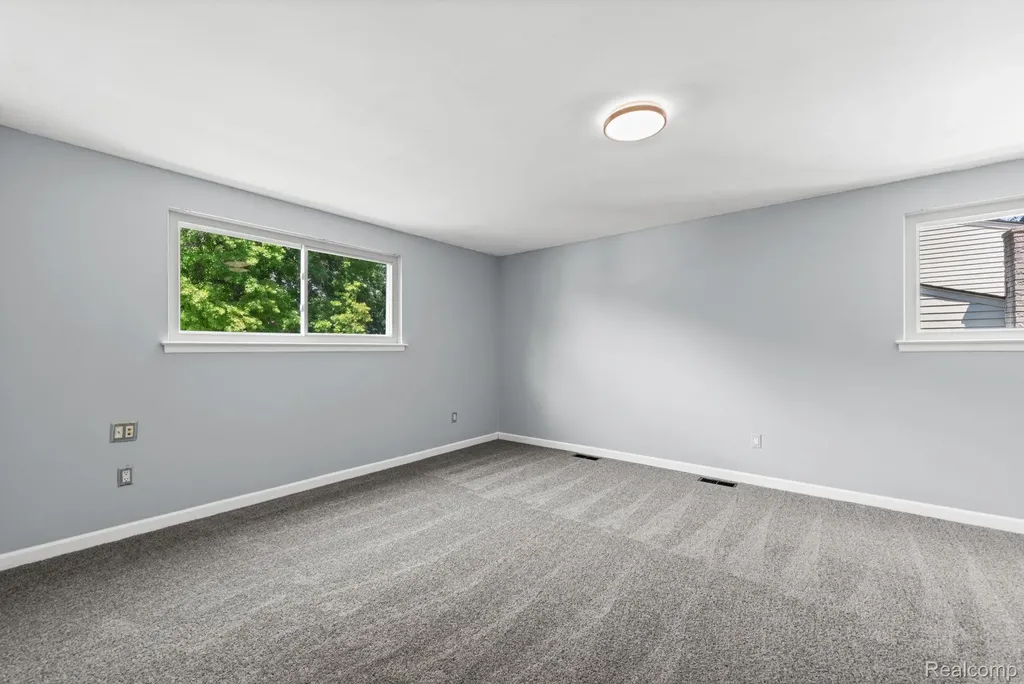 33165 Maplenut Street Farmington City MI 48336