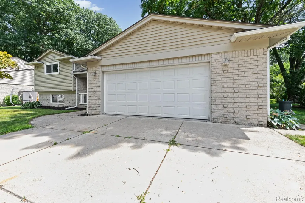 33165 Maplenut Street Farmington City MI 48336