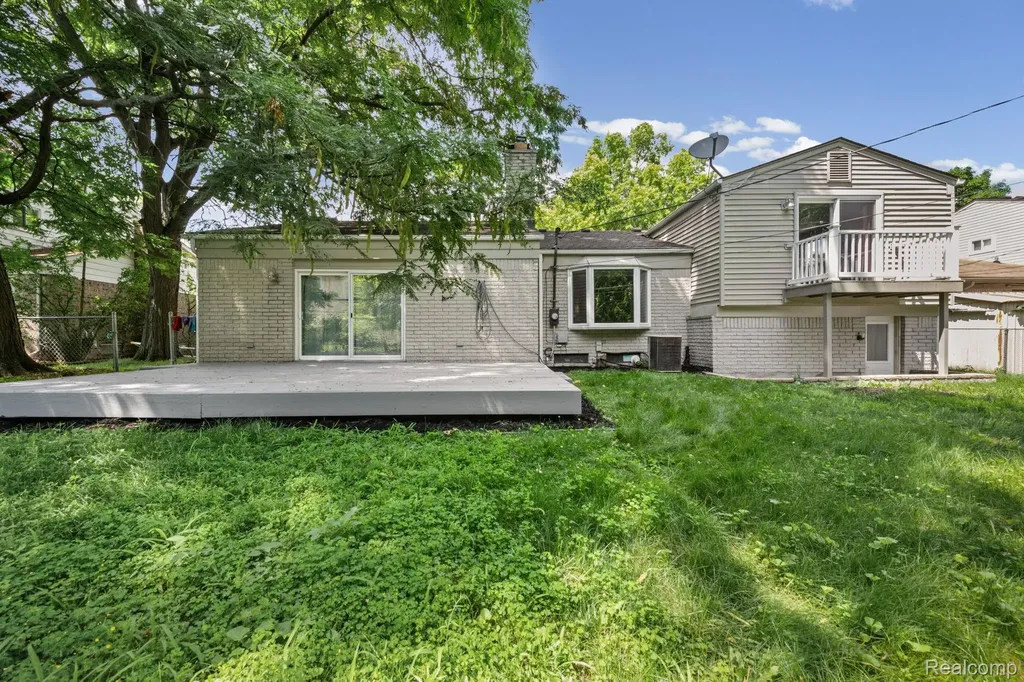 33165 Maplenut Street Farmington City MI 48336