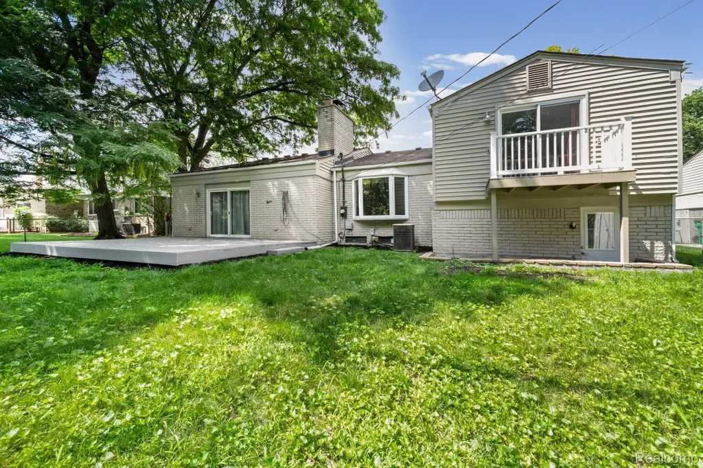 33165 Maplenut Street Farmington City MI 48336