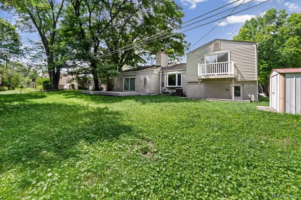 33165 Maplenut Street Farmington City MI 48336