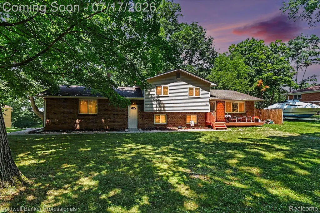 1304 Rinoco Circle Waterford Charter Township MI 48327